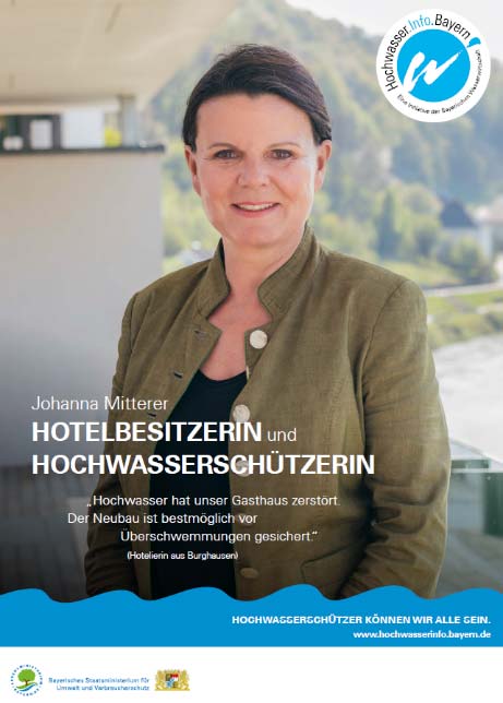 Hochwasserinfoplakat mit der Hotelbesitzerin Johanna Mitterer