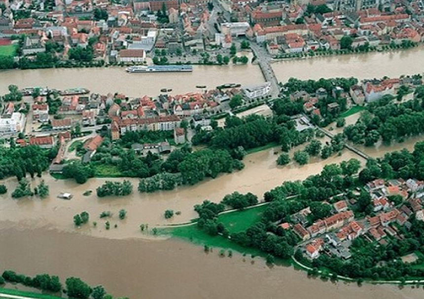Hochwasserereignis im Luftbild von Regensburg